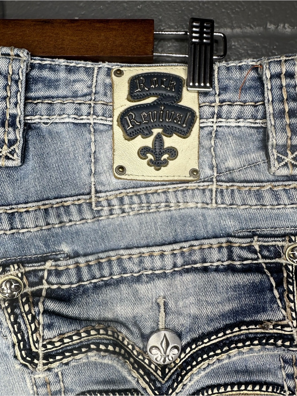 Rock Revival Brand - Light Wash Blue Jeans - Straight Leg - Women’s 34 - Picture 12 of 13